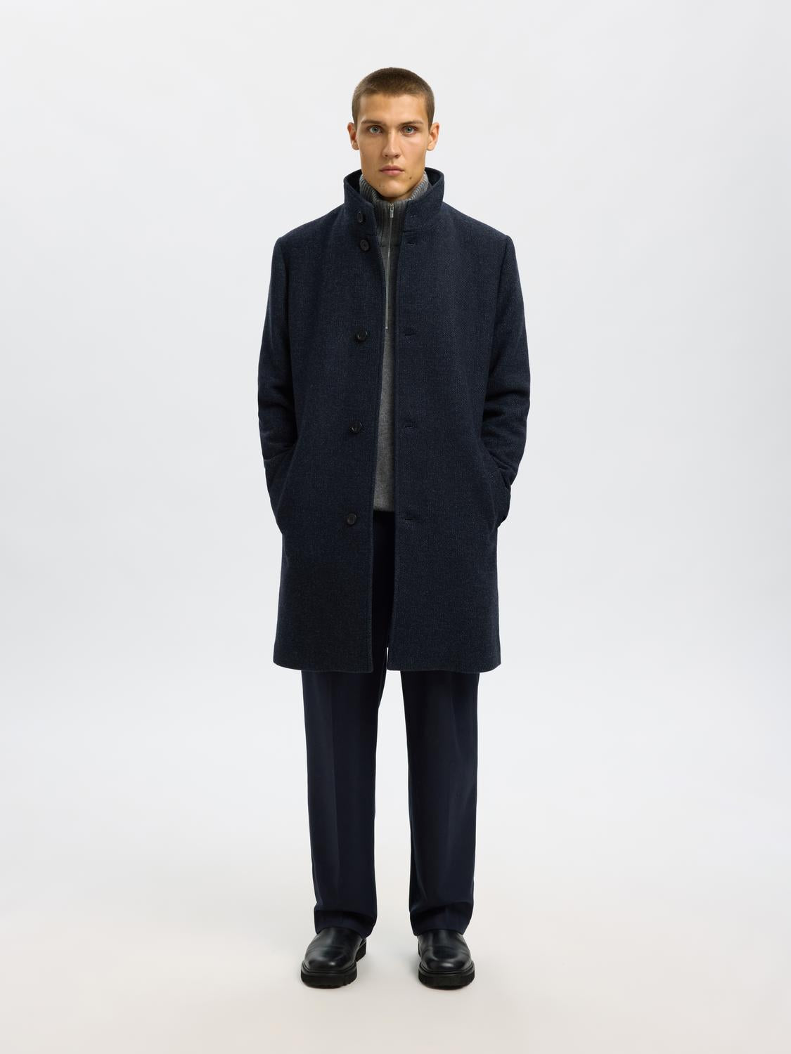 model_shot-front